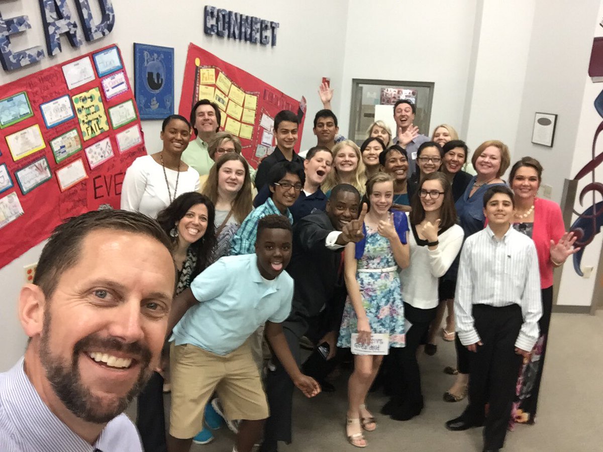 RiceMSRavens's tweet photo. It was great 2 have Mayor LaRosiliere come out 2 celebrate #EveryoneMatters Day! #RiceRavens https://t.co/QNP8T1kNxT https://t.co/nIrGgFNjpT