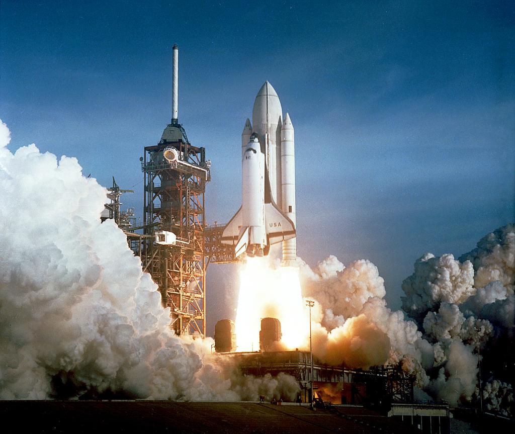 NASAhistory's tweet photo. #OTD in 1981, Columbia launched on STS-1, the 1st flight of the Space Shuttle Program https://t.co/yvqE33AP5E
