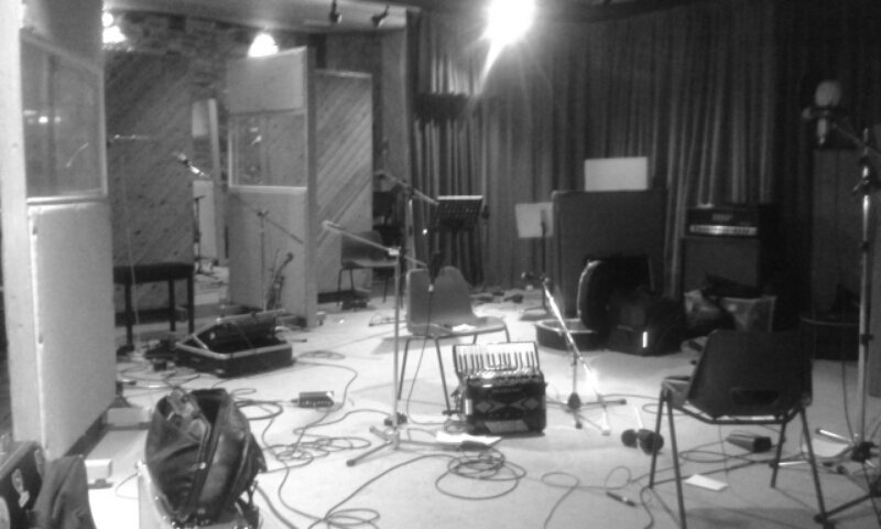 AliceFrenchHarp's tweet photo. Live room is all set up and ready to go! #SainRecords #Calan https://t.co/CExeCVYfZc