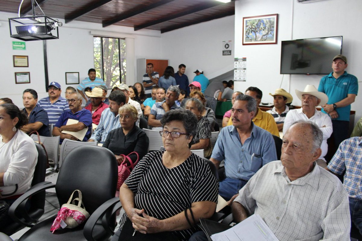 RodriguezbDavid's tweet photo. Buenos días, hoy estuvimos con beneficiarios del #PRONAFOR2016, quienes tomaron un curso de derechos y obligaciones. https://t.co/a9f6ehSrNt