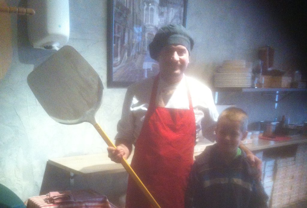Dat #Gaetano lekkere pizza's bakt weten we inmiddels! Benieuwd wat hij op <a href="/HeerlijkHeesch/">Heerlijk Heesch</a> in petto heeft #zinin
