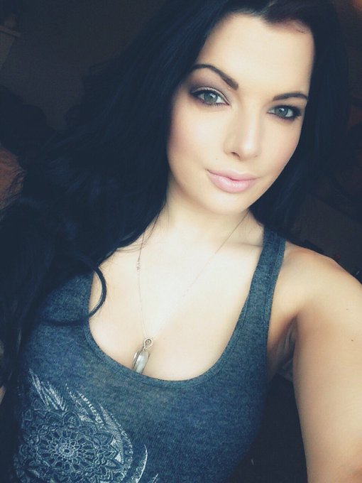 There's something comforting about a cold rainy morning. 🌧☕️☺️ @PlayboyMX @PlayboyPlus @PlayboyMagSA<a href="/tag/tuesdaytease"class="tags"><span>#tuesdaytease</span></a><a href="/tag/martesdeespejo"class="tags"><span>#martesdeespejo</span></a>