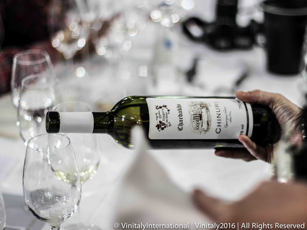 VinitalyTour's tweet photo. #VinitalyAcademy #Vinitaly2016 Artisanal Wine Series #AliceFeiring at the Vininternational https://t.co/vZQHB7sGjw https://t.co/tGxhyJyGro