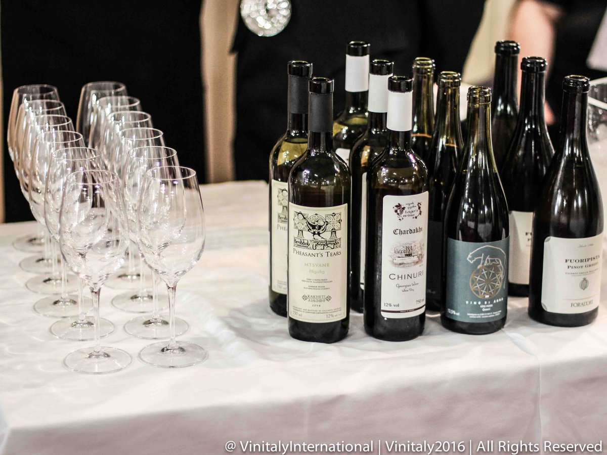 VinitalyTour's tweet photo. #VinitalyAcademy #Vinitaly2016 Artisanal Wine Series #AliceFeiring at the Vininternational https://t.co/vZQHB7sGjw https://t.co/tGxhyJyGro