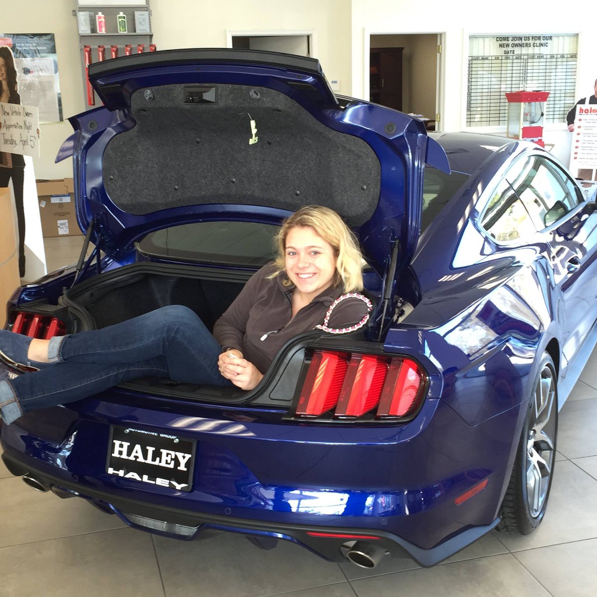 HaleyFordAuto's tweet photo. No we didn't force her in there, great way to compliment such a beautiful car though! #Mustang #HaleyFord https://t.co/40sLqbKXKX