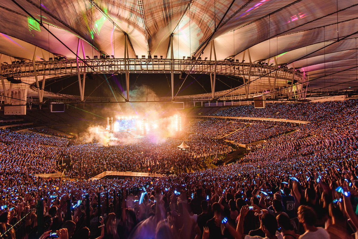 coldplay's tweet photo. Amazing photo of Sunday night's #ColdplayRio show by Ariel Martini. A https://t.co/FnXnpXIU80
