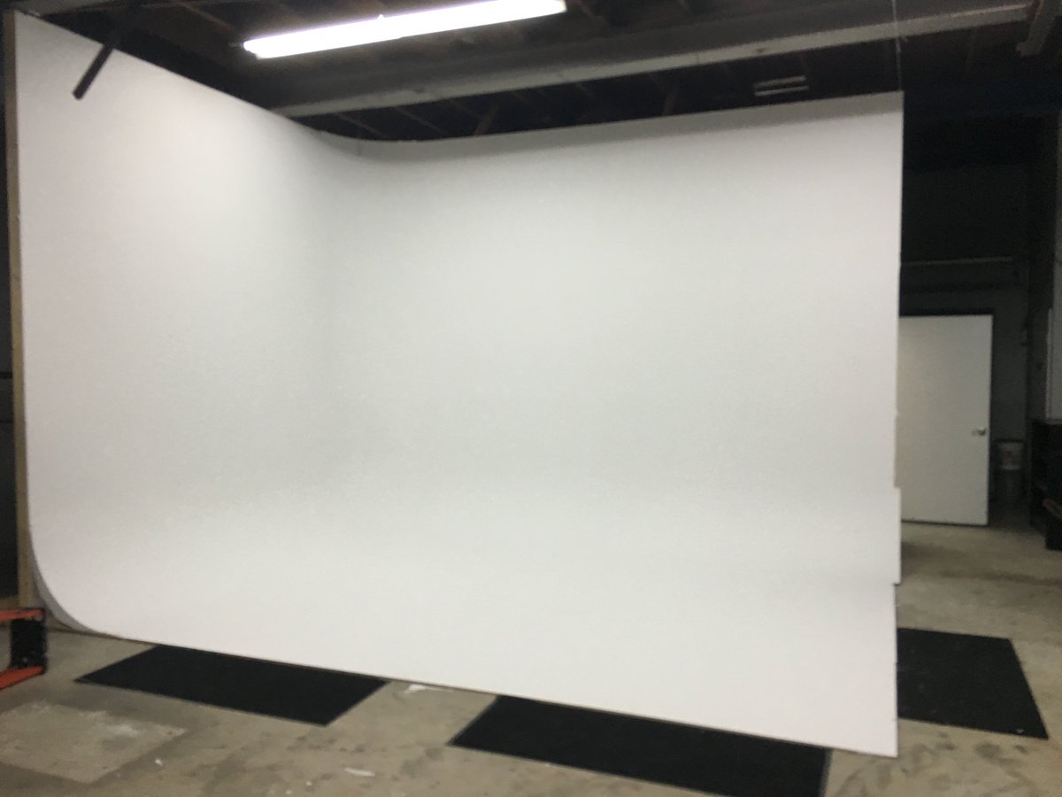 badspaceftl's tweet photo. If this picture hurts your brain, don’t worry — that’s just the CYC magic casting its spell. #CycWall https://t.co/J0sOpji072