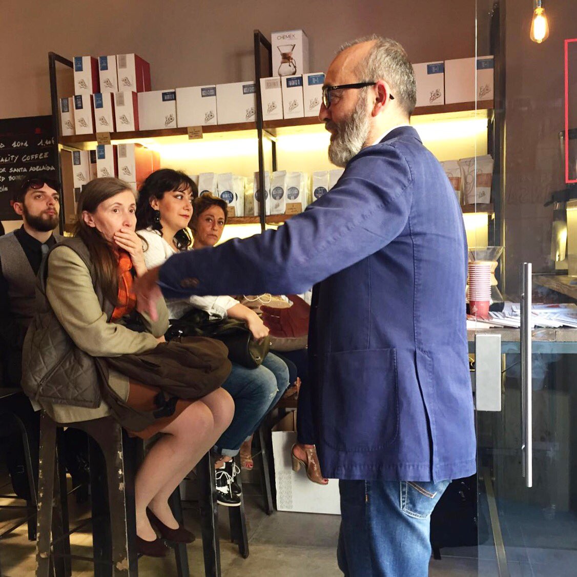 FCocktailWeek's tweet photo. Il torrefattore fiorentino Staderini Alessandro per  la seconda #masterclass di #FCW16 Caffè: miscela o monorigine? https://t.co/LILze6CYBJ