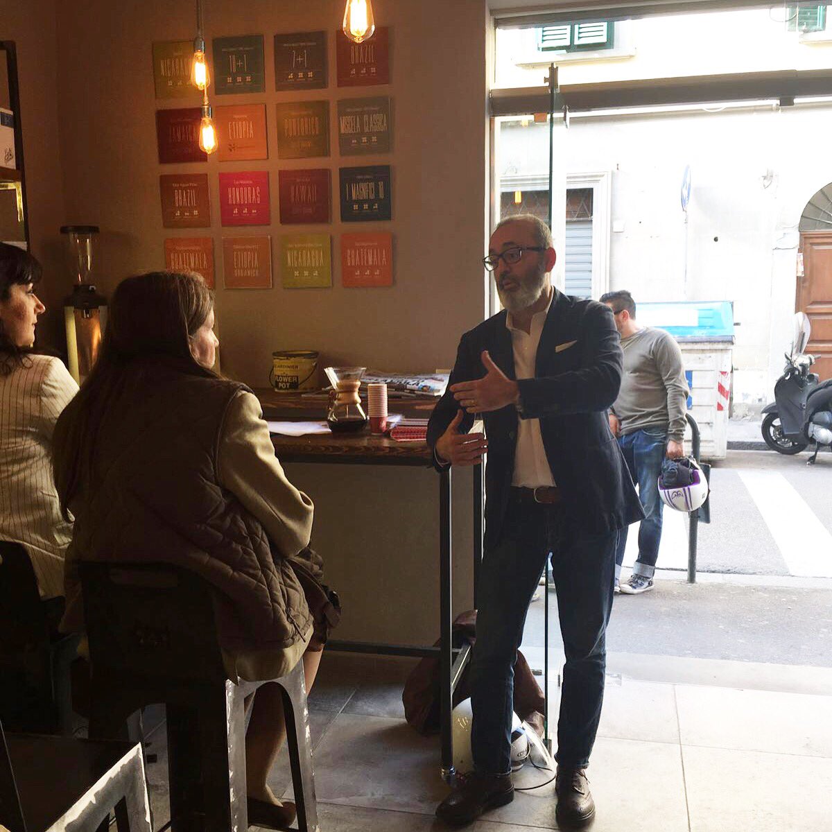 FCocktailWeek's tweet photo. Il torrefattore fiorentino Staderini Alessandro per  la seconda #masterclass di #FCW16 Caffè: miscela o monorigine? https://t.co/LILze6CYBJ