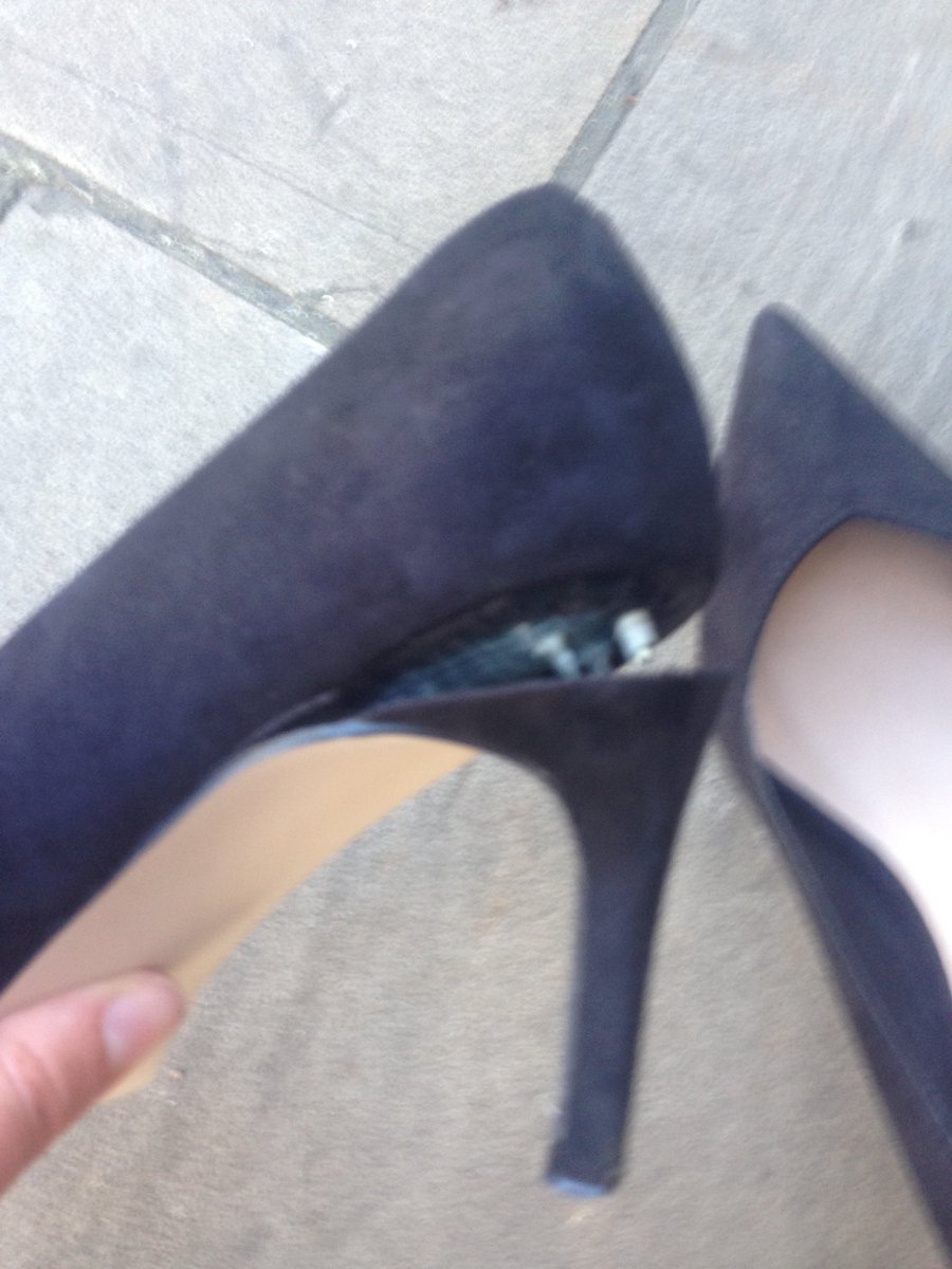 aimeebethan94's tweet photo. @ASOS_HeretoHelp I am standing outside of DOWNING STREET for an important meeting and the heel has snapped!! https://t.co/pwxaKEgoIr