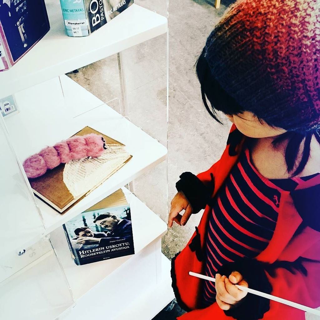 uusinoora's tweet photo. Lukutoukat kohtasi toisensa. Kohtaaminen sujui varsin hyvin. #lukutoukka #minityyppi #tikk… https://t.co/5AwGkhX44t https://t.co/9np0AwrEuP