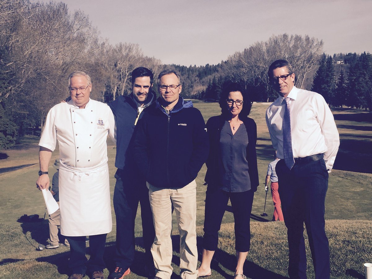 RoyalMayfair's tweet image. OPENING DAY @RoyalMayfair ! Thx 2 our #1members on the tee@10:09 @MayfairSuper @WadeHudyma @PuckHogMJ @JoetteF #yeg