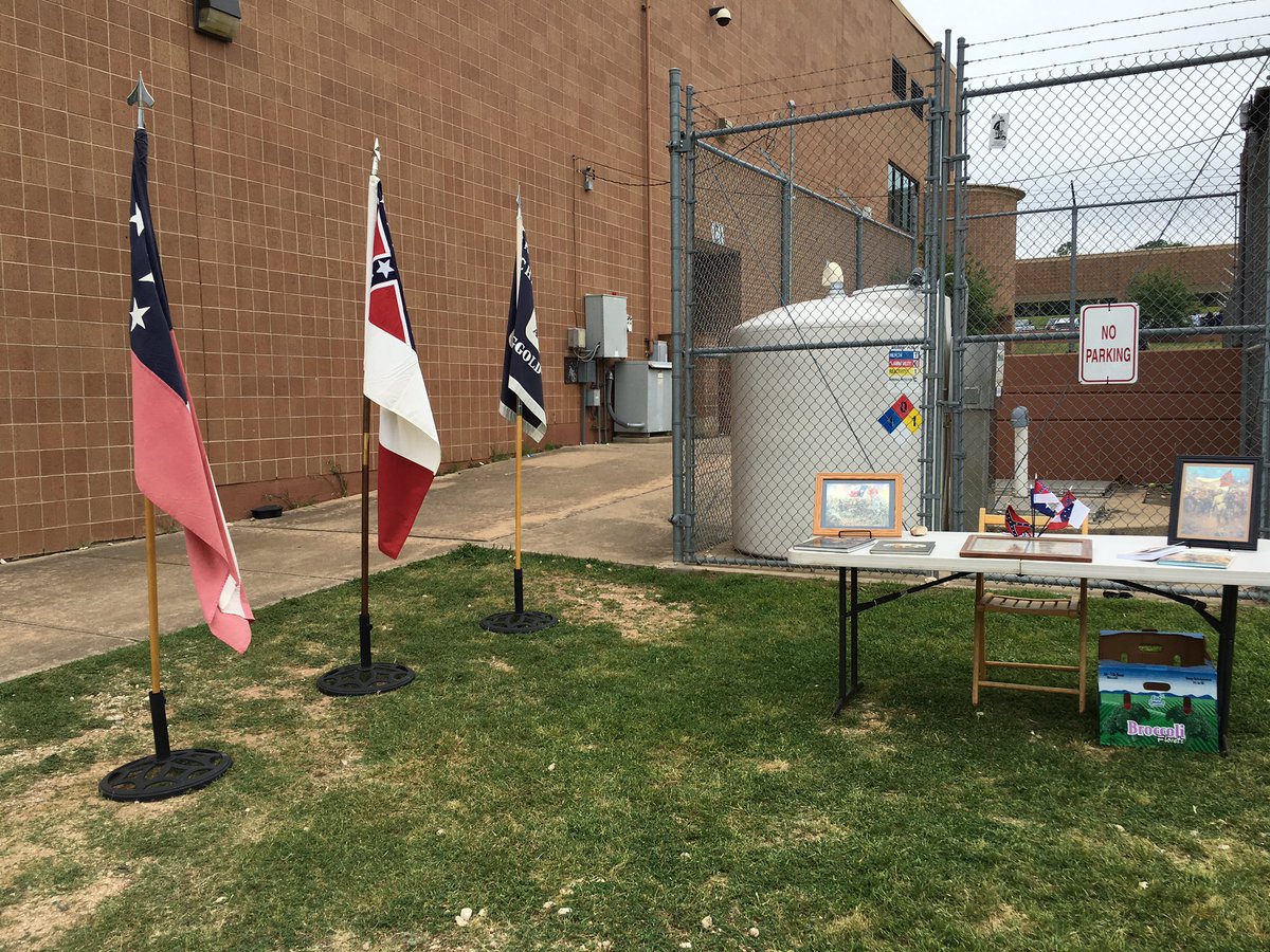 rrisdfosterc's tweet photo. History, live and in the flesh today at CVMS!  #ThisIsWhyCVMS https://t.co/dKtG5phJTx