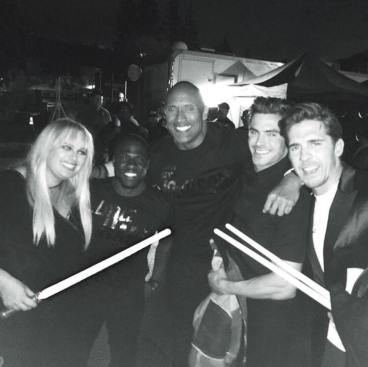 ZacEfronFrenchS's tweet photo. #MTVMovieAwards Squad ! https://t.co/MNJpt42YIC