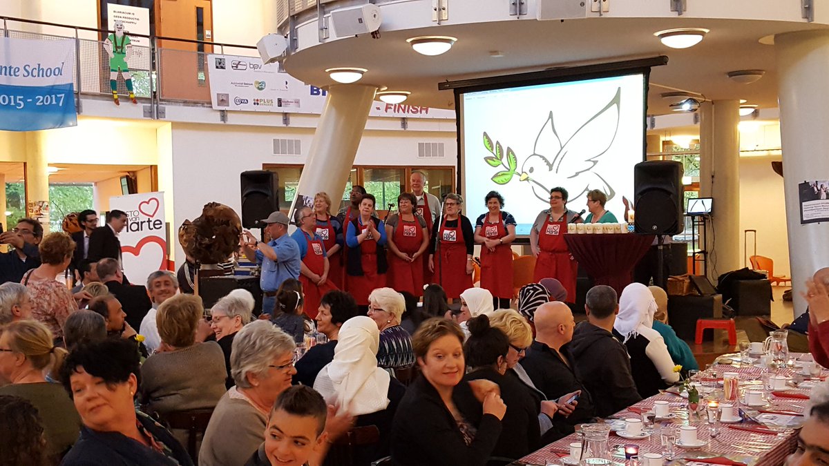 PvdAVenlo's tweet photo. Tweede editie van onze Syrische-avond nu samen met @RestoVanHarte en #Noemidia bij @Blariacum_OGVO. #verbroedering https://t.co/EWFaVCXMAk