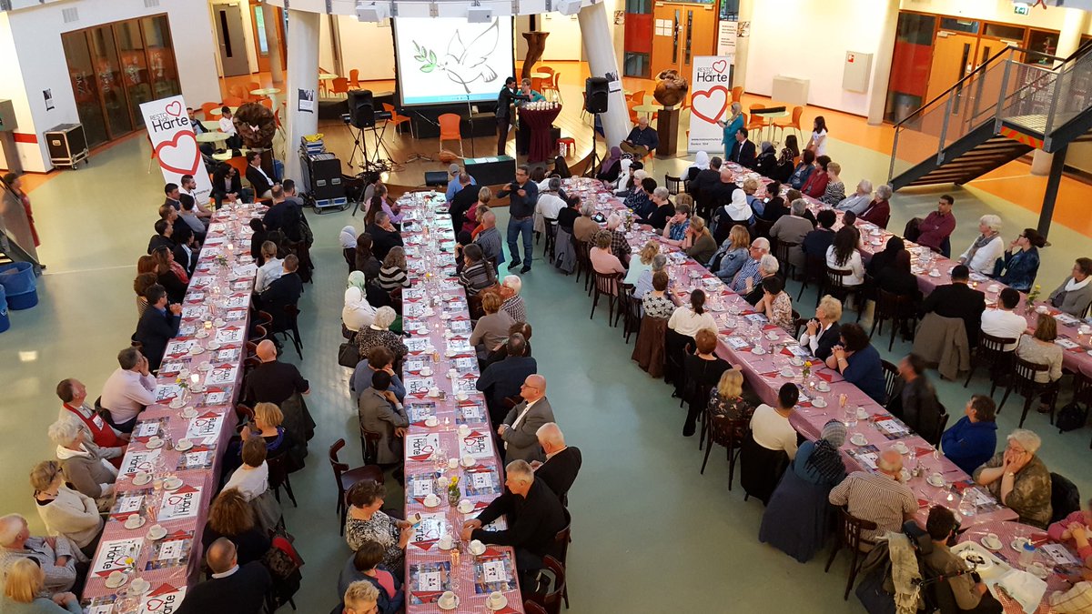 PvdAVenlo's tweet photo. Tweede editie van onze Syrische-avond nu samen met @RestoVanHarte en #Noemidia bij @Blariacum_OGVO. #verbroedering https://t.co/EWFaVCXMAk