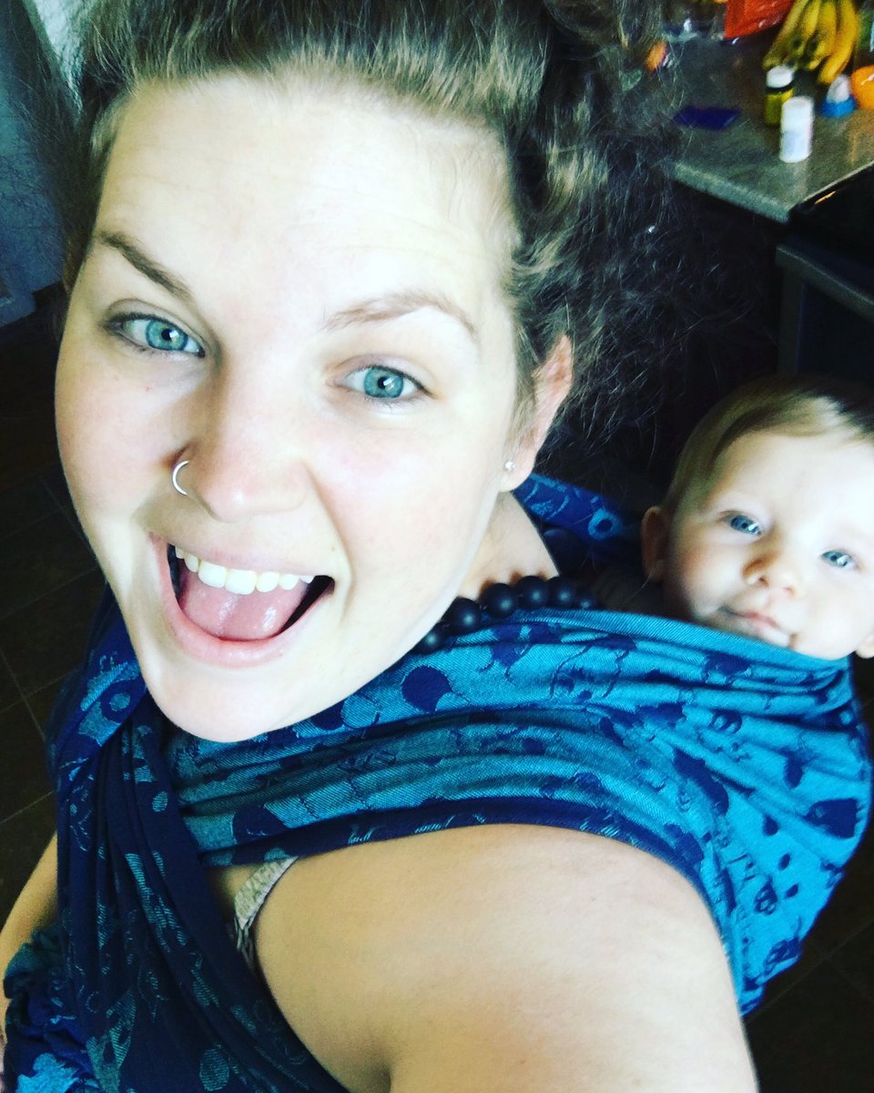 Wiltedrose23's tweet photo. My teething baby is being very clingy, so this is how we get the dishes done. 😍 @NatibabyNati #babywearing #teething https://t.co/lMj53nUGAX