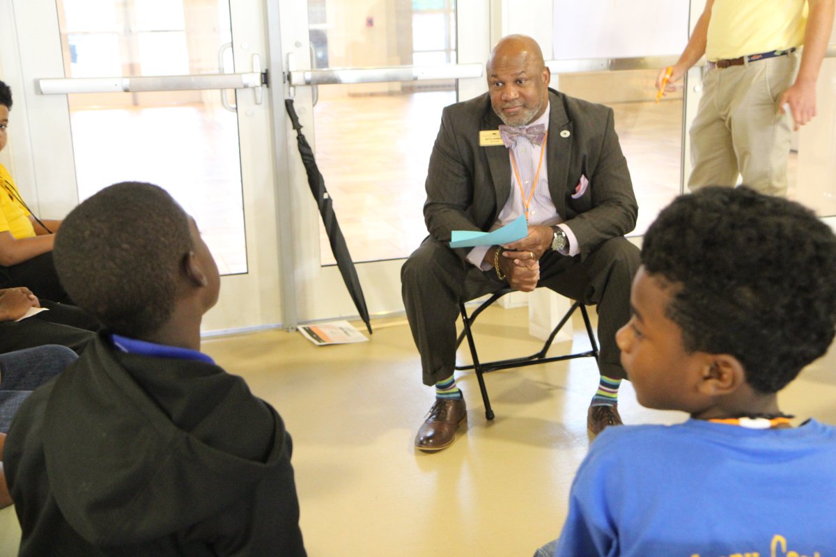 BibbSchools's tweet photo. Burdell-Hunt &amp; Carter students engage with community mentors in discussions about leadership today at @MercerYou. https://t.co/T8ZTMkb9HH