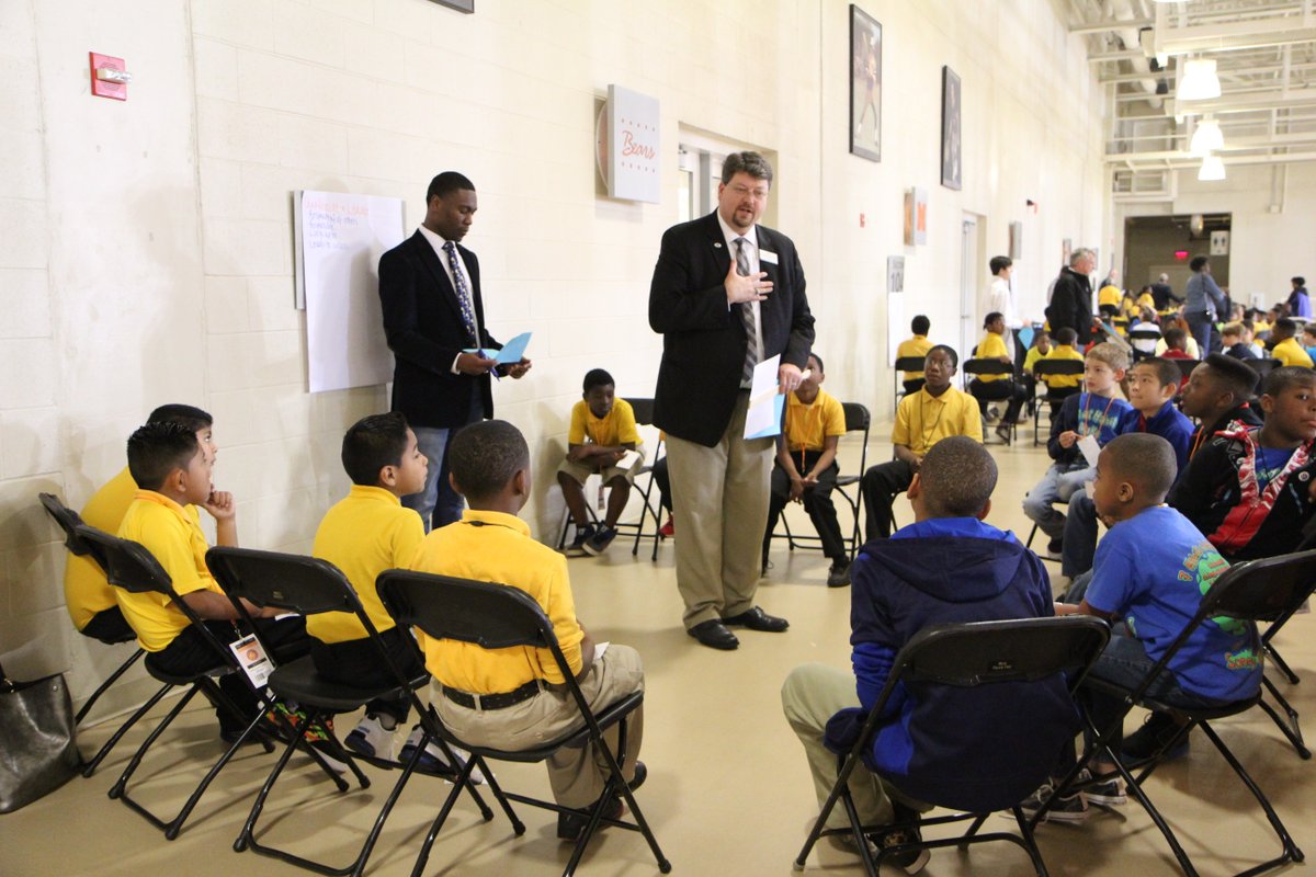 BibbSchools's tweet photo. Burdell-Hunt &amp; Carter students engage with community mentors in discussions about leadership today at @MercerYou. https://t.co/T8ZTMkb9HH
