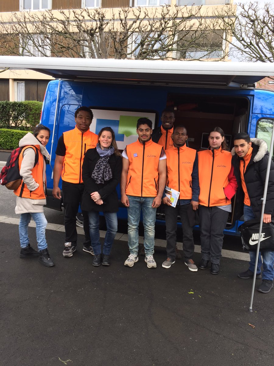 UnisCiteTrEnerg's tweet photo. Ls jeunes de @UnisCiteTrEnerg du @ServiceCivique à la rencontre de la population d'@Alfortville_94 av @erdf_idf_est https://t.co/ZItFv6la9E