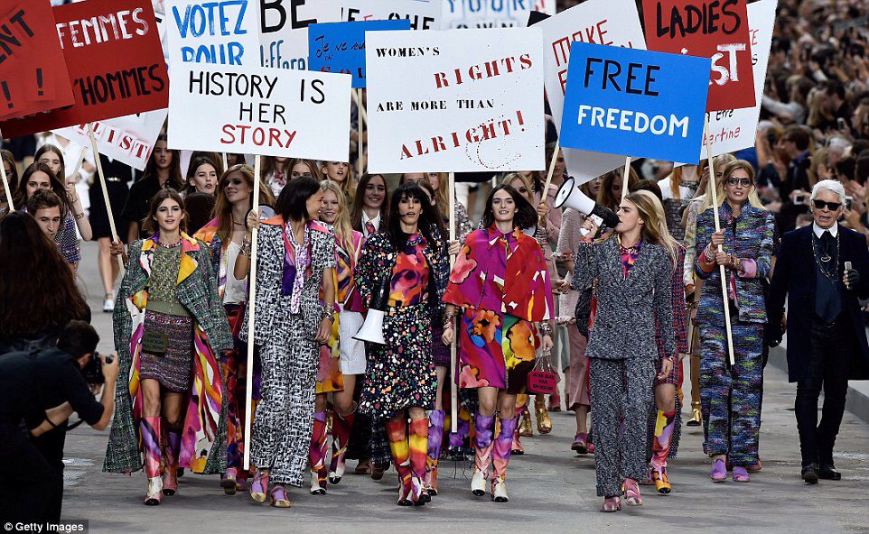 for Spring/15, Karl Lagerfeld got inspired by 70's fashion to support women's right.#FSN223