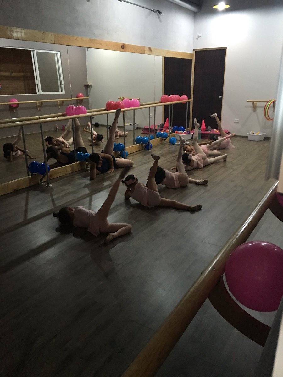 FunBarre's tweet photo. En fun barre aprendemos mucho de las niñas nos llenan de alegría y creatividad!!! https://t.co/GW2CUs7f5X