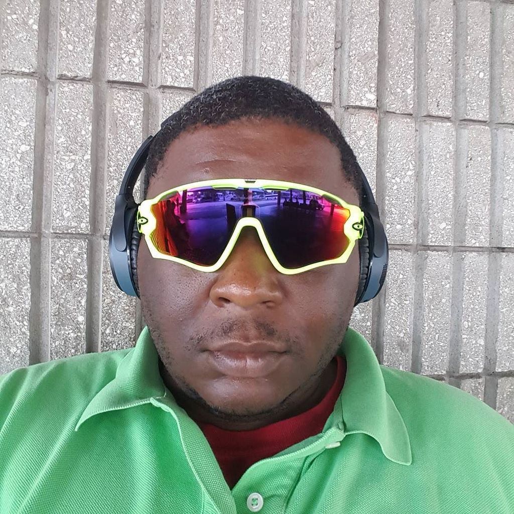 qlr's tweet photo. Something about the loud #retinaburn #jawbreaker. No toning that down. #oakleycollection #ootd #oakleyselfie #prizm… https://t.co/asvI3l0AaK