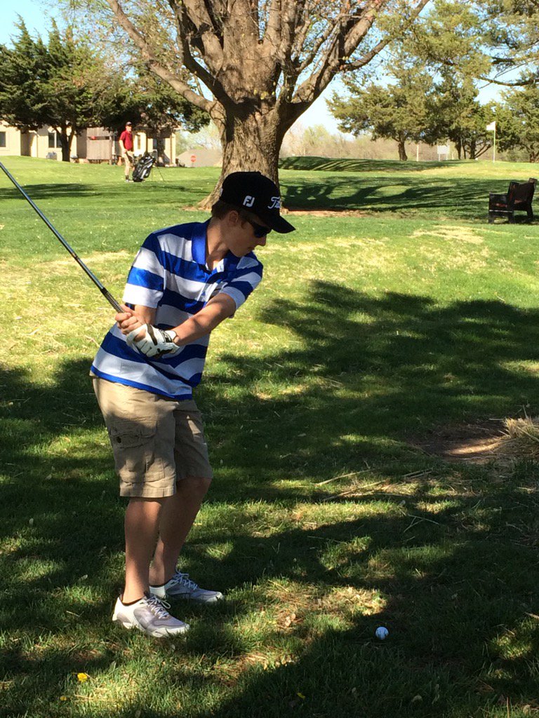 LyonsMSPrinKL's tweet photo. Gage getting creative with a shot they the trees. #lyonsgolf2016 https://t.co/LUfwUZ8sZk
