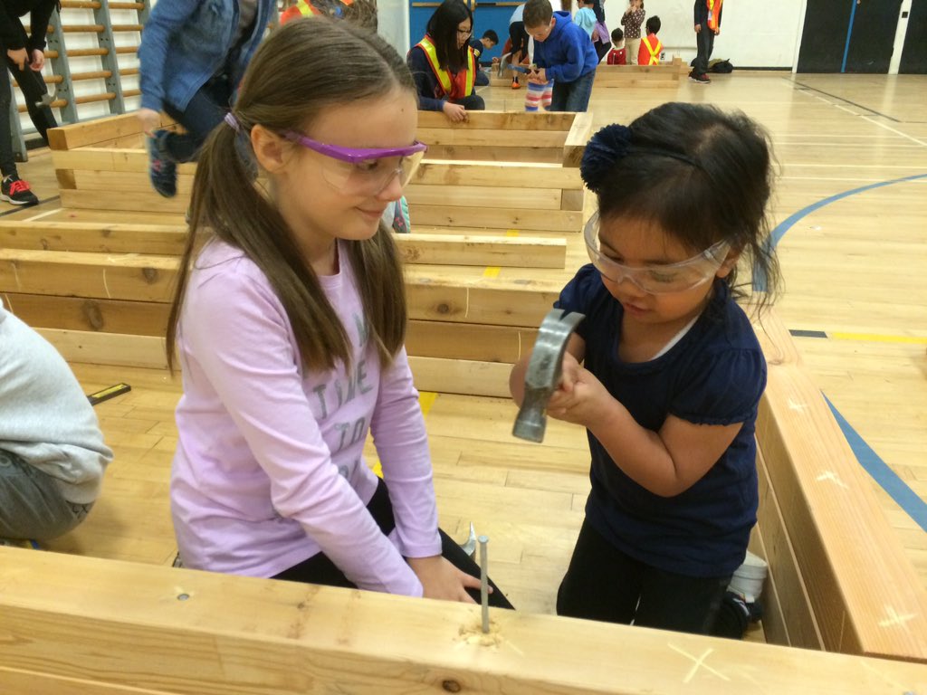 VsbShaughnessy's tweet photo. K &amp; 1 students visit the build site &amp; get some hands-on work time! @vsblearns #vantrades #skills4bc @tuppertigers https://t.co/PEIqQPhh3n