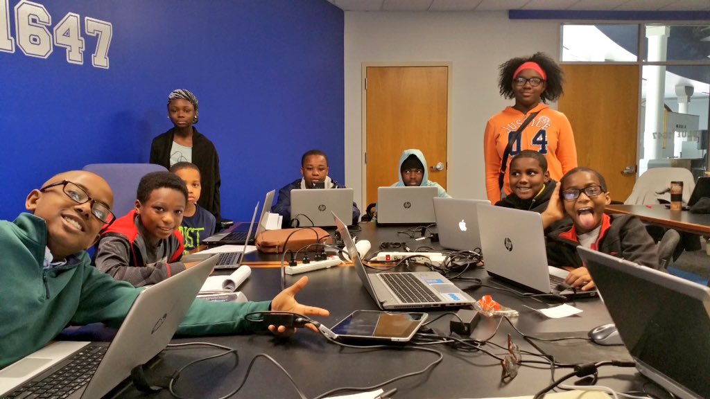 BlueStudios_io's tweet image. A glimpse in our weekend youth #Blue1647 @Launch_Code 13 week web development cohort. #diversityintech #Realcode ⚡️