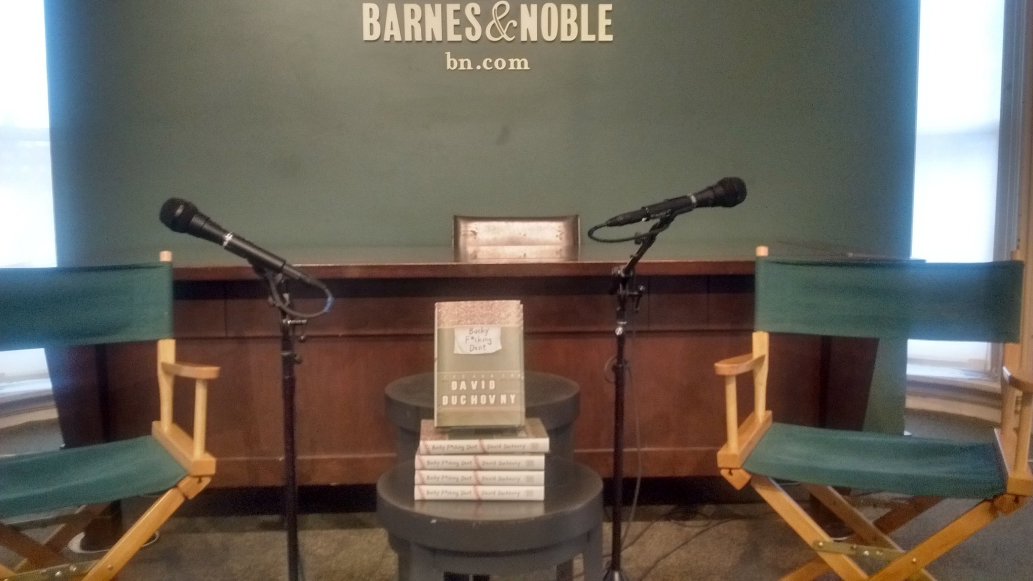 2016/04/12 - David book signing at Barnes & Noble in NYC Cf33Xc_WEAAUdii