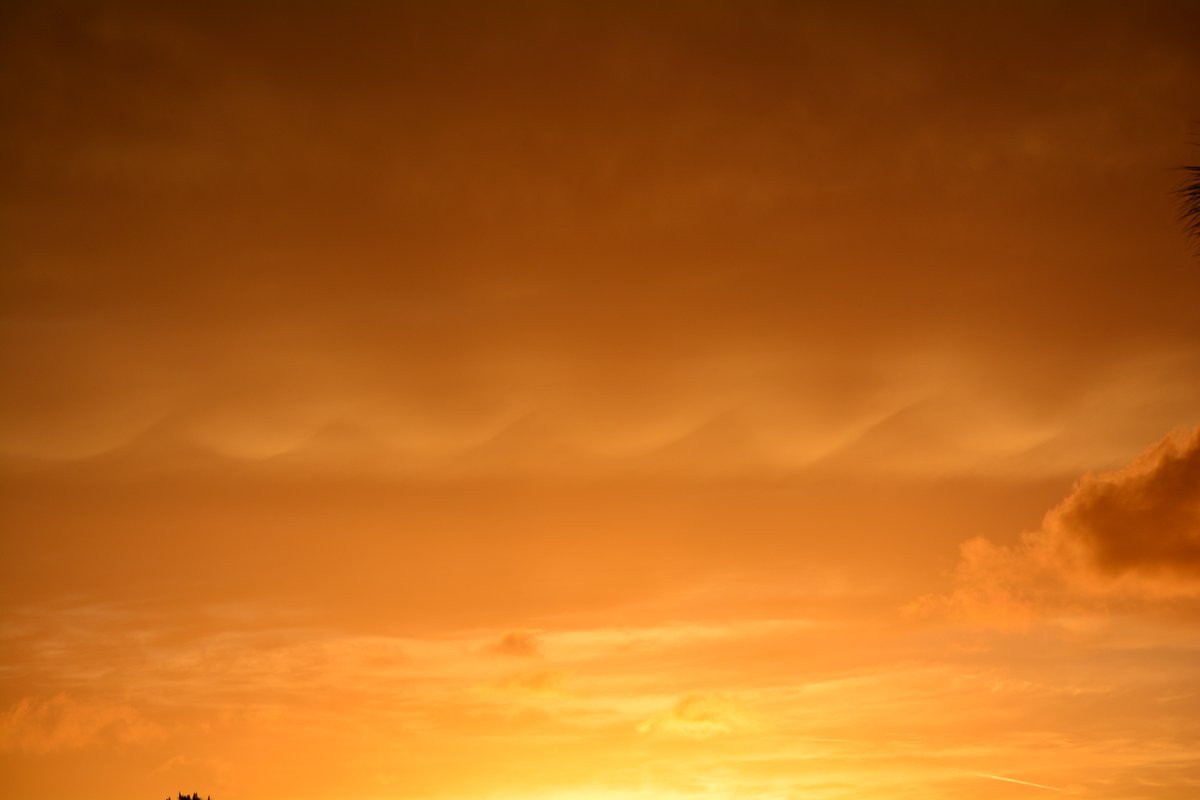 ReasonVsFear's tweet photo. Semi-hidden Kelvin-Helmholtz Wave Clouds at sunset. May 2015. #MySkyFaves #Weather #KHWaves https://t.co/3keVOyGDpP
