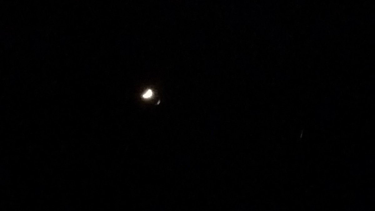 BahmDaCookie's tweet photo. Hello again moon https://t.co/M8CibQGIRS