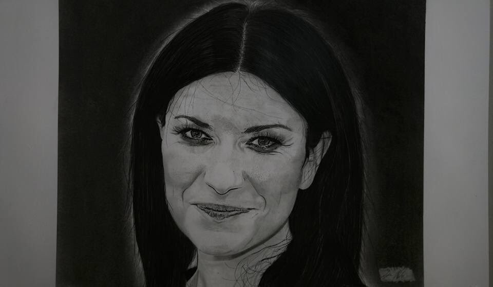 Klamusto's tweet photo. Magnifico ritratto della straordinaria #laurapausini fatto da un mio amico.Condividete in tanti #grazie #iperrealism https://t.co/EnhbR0IxkI