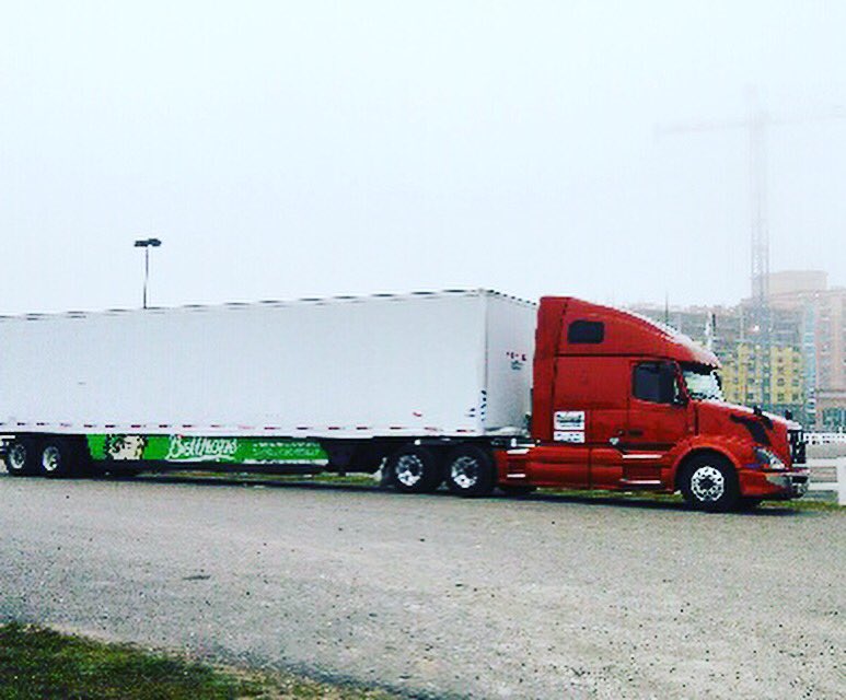 kygatn's tweet photo. #bellhopnation - Louisiana presence. #greeneskirts drivers drive 600+miles/day. Lots of views! #deltadownstrack https://t.co/CJKf337TjF