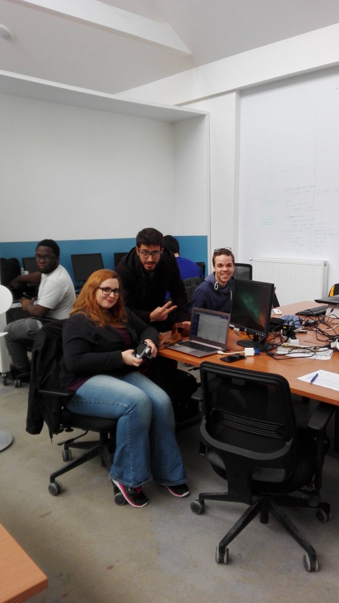 anne_delseny's tweet photo. Voici la salle de cours!
Yoann mon voisin avec les coeurs.
Harrysson,Lydia,Mehdi,Edwin @simplonco #Simplonsmus2016 https://t.co/jsAjHVrKwQ
