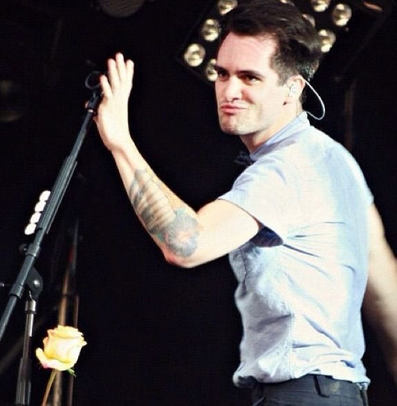 lolliefizz's tweet photo. Happy birthday to a fabulous human!!!! @brendonurie https://t.co/7TOQrjMBgI