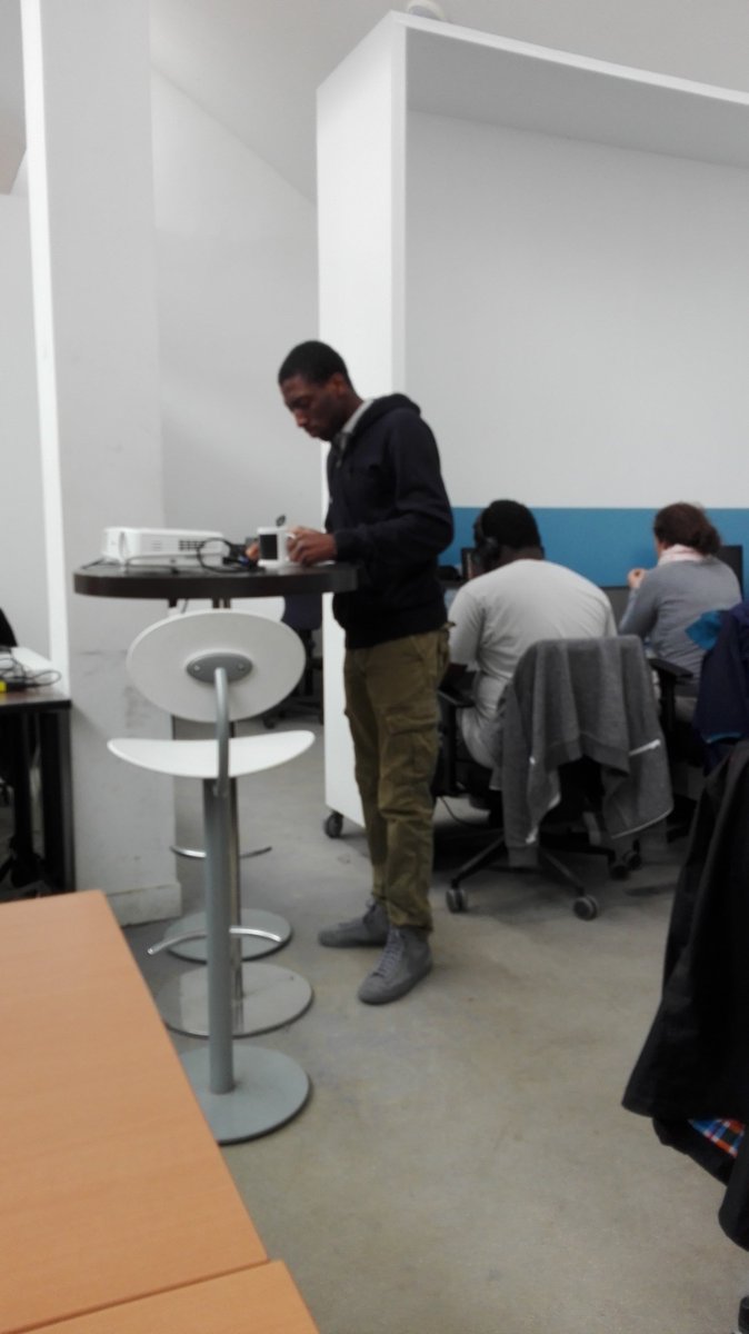 anne_delseny's tweet photo. Rodolphe,le formateur se prépare et se lance! @simplonco #Simplonsmus2016 https://t.co/jyWxq9QMSh