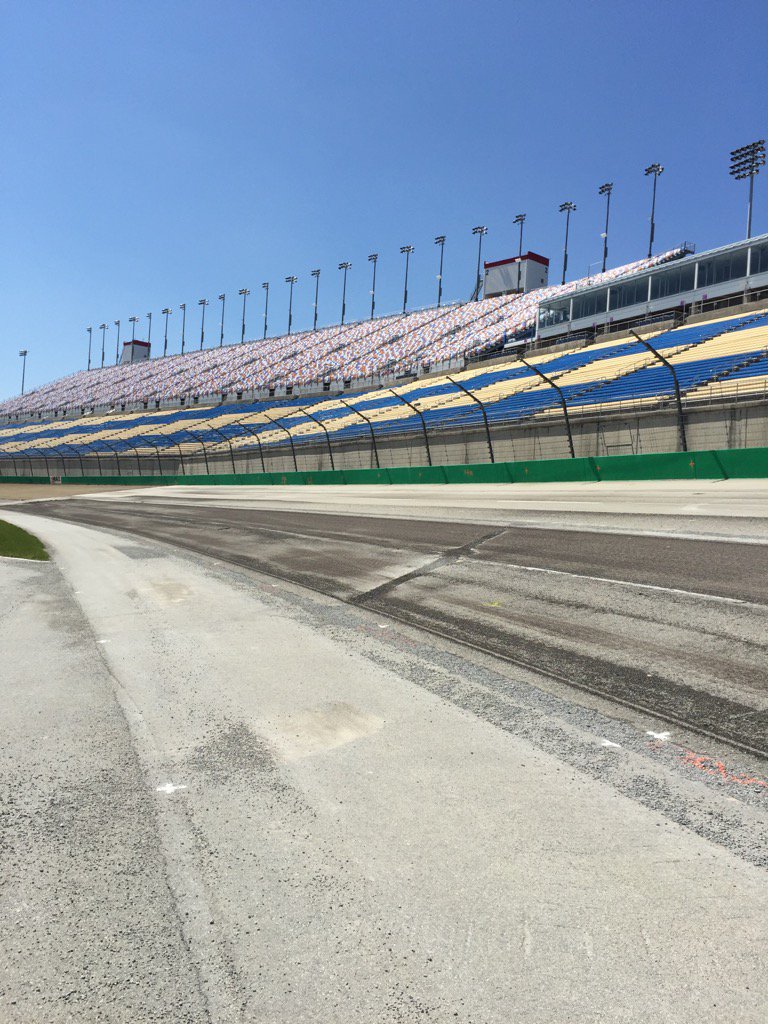 msimendinger's tweet image. Milled out some front stretch bumps so @DaleJr should be very pleased!Pavement starting in a couple days @KySpeedway