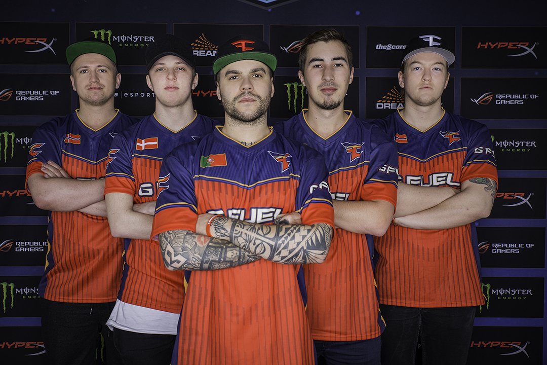DreamHack's tweet photo. The next to last game of the day at #DHMasters is coming up: @TeamVirtuspro vs. @FaZeClan 

https://t.co/tSs5K5VQht https://t.co/9scFFhhP1Y