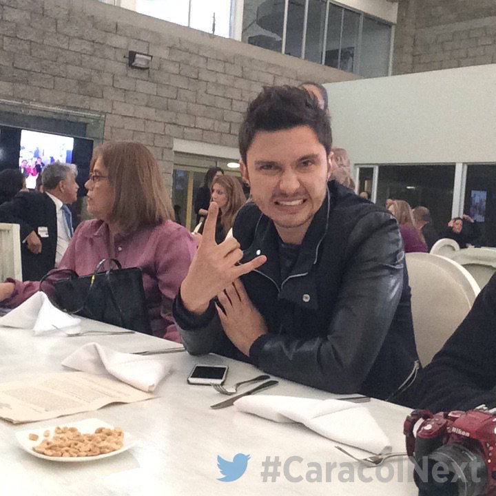 CaracolNext_'s tweet photo. ¡En vivo desde el lanzamiento de @CaracolNext_ @saenzdiego ! https://t.co/CXI8E1sGrs