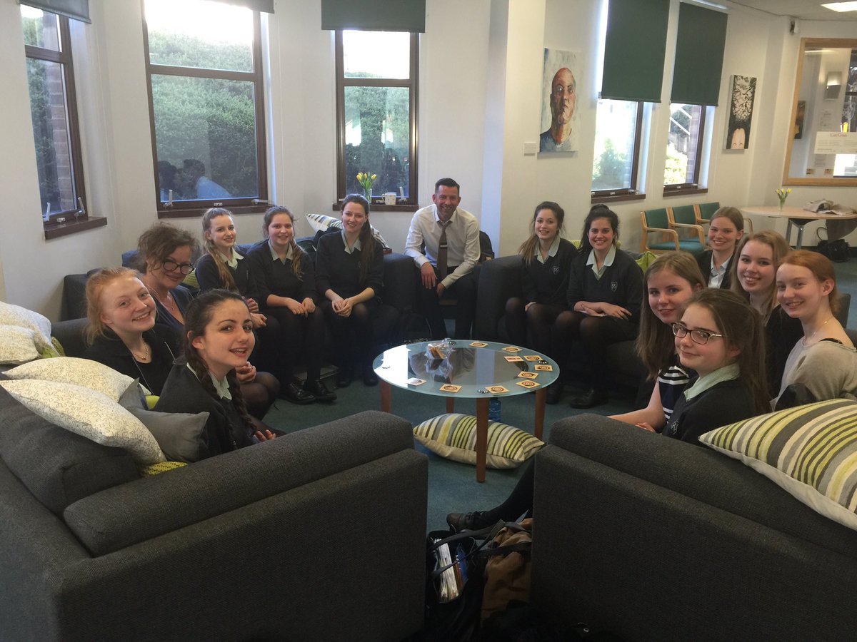 Fantastic to reunite with the Akenkan Soromba girls from @SurbitonHigh for pizza and game of Wolves