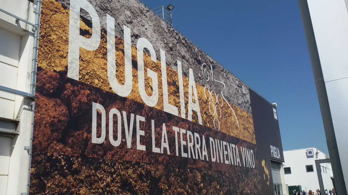IdeeConGusto's tweet photo. L'anima pugliese di @IdeeConGusto rompe i confini. A Verona trova la sua terra  #ideecongusto #Vinitaly2016 https://t.co/Vt7exaFVuj