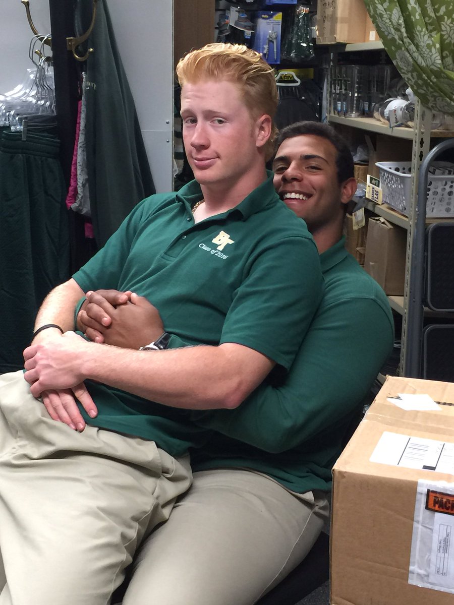 TitanSpiritZONE's tweet photo. Will def miss this next year #qualitybonding #zonebros https://t.co/uzOsPjM6Kp