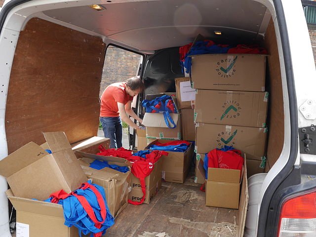 VanHeroLtd's tweet photo. Travelling in a new van top tip #1! Load the van safely - things that are tall are going to fall, so tie them up! https://t.co/WdbvRCX0Tn