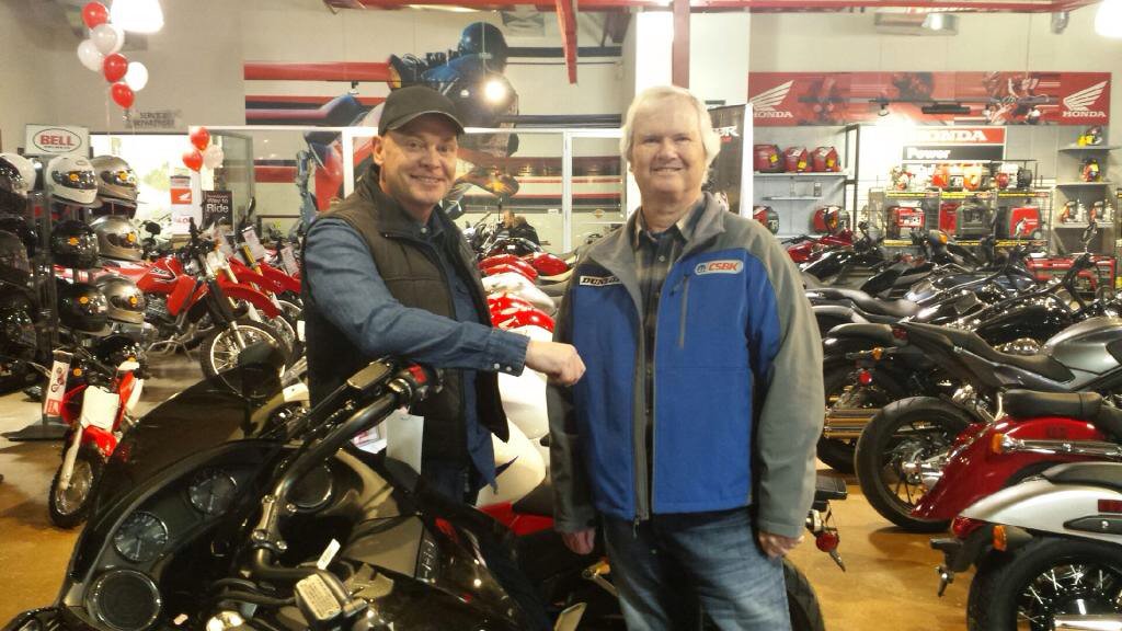 csbk_official's tweet photo. Colin Fraser Shooting with Dave Hatch for @TSN_Sports' #MotorcycleExperience at Motosports Plus in @cityofkingston! https://t.co/UBNzGdmuDE