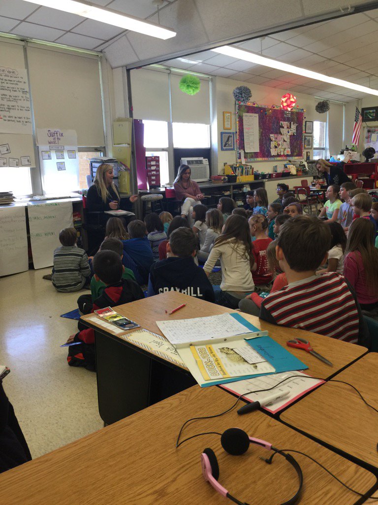 mpleventhal's tweet image. Writing lesson for 40 kids with 7 adults observing.@lwilkins3 #learningfromoneanother