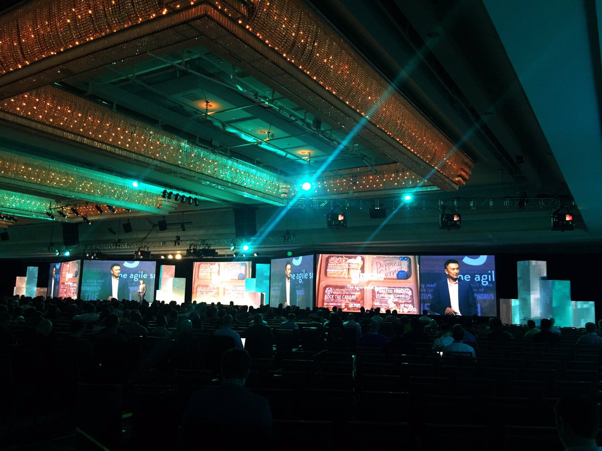 sean_a3visual's tweet photo. Zuora's Subscribed 2016 is up and running! Immersive's stage design looks great!#immersivepro #subscribed16 @Zuora https://t.co/FIgE6jGq5u