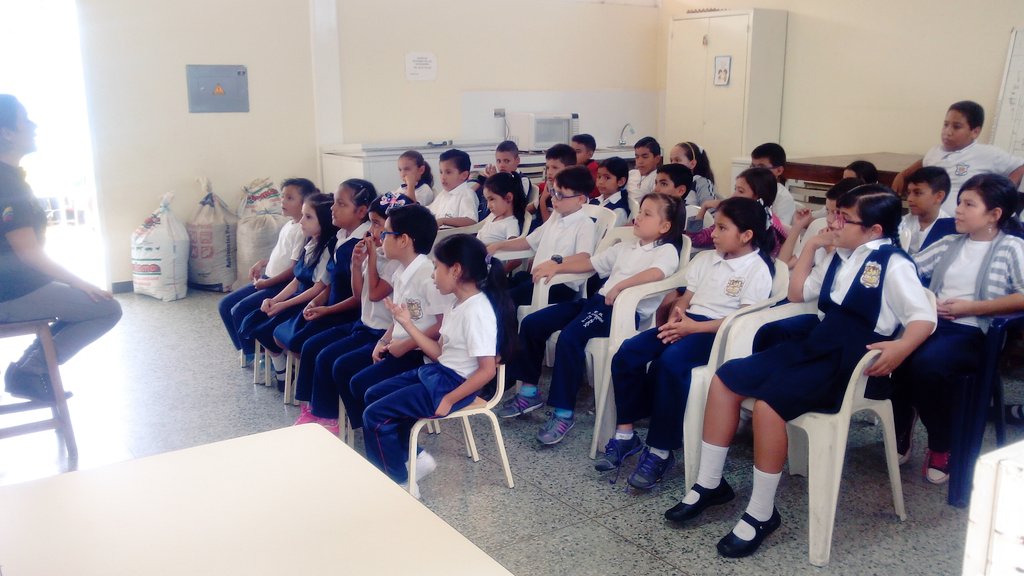 MedinaMYRO's tweet photo. @ebdrlrp @SilvaEleazarL @MunicipioSC @PDESanCristobal @PdeOrientacion Charla con Vocer@s sobre la LOPNNA sus 16 años https://t.co/DNvumcMwZM