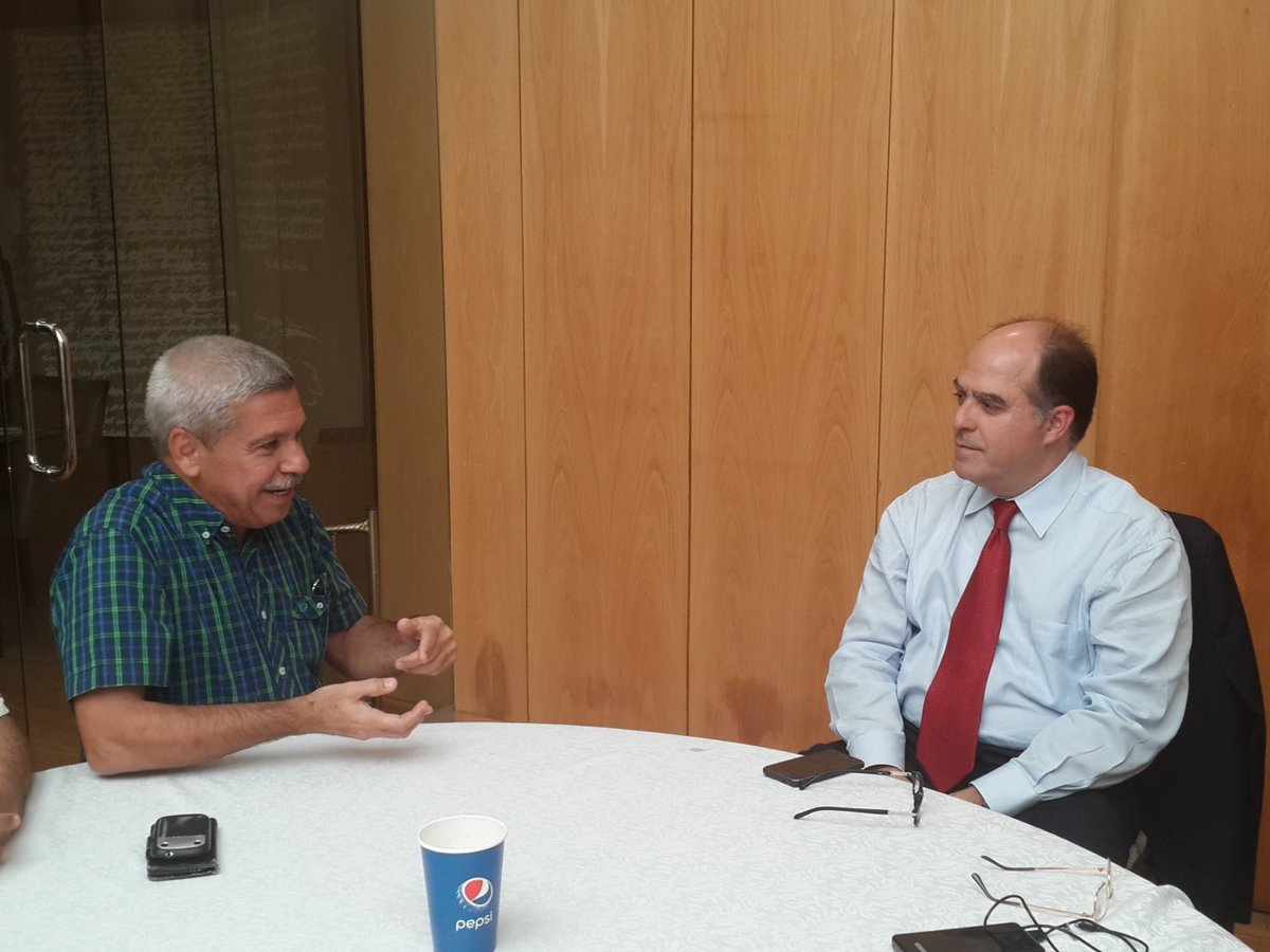 VivaBarinas's tweet image. Con @JulioBorges  analizando situacion nacional y acciones para activar #refendum  @MachinMachin